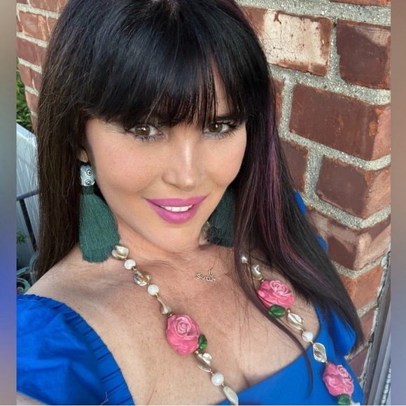 chic_tam21 is LIVE!🌹Live Notification Listing Only💗Join PFFs 🐅 Heart this post 🌹 - Picture 4 of 17